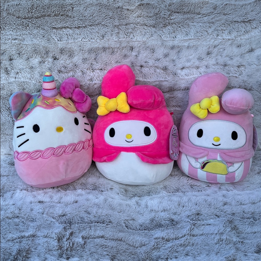 💗SQUISHMALLOW Bundle Of THREE ❤️♥️NWT Makes a great Valentine 💘 Gift!